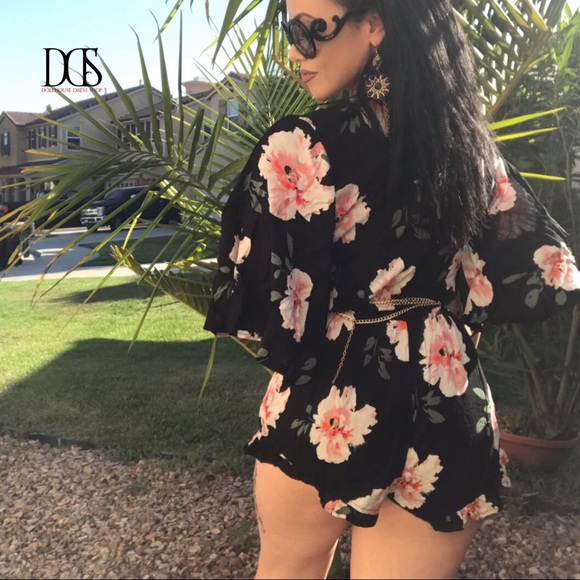 5 ⭐️ Happy Vibe - Black Floral Kimono Romper - Picture 5 of 6
